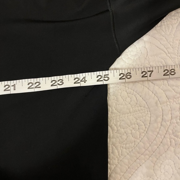 Loggia Black & Print Colorblock poly/Spandex Boxy Crew Top, size Medium - Picture 8 of 9